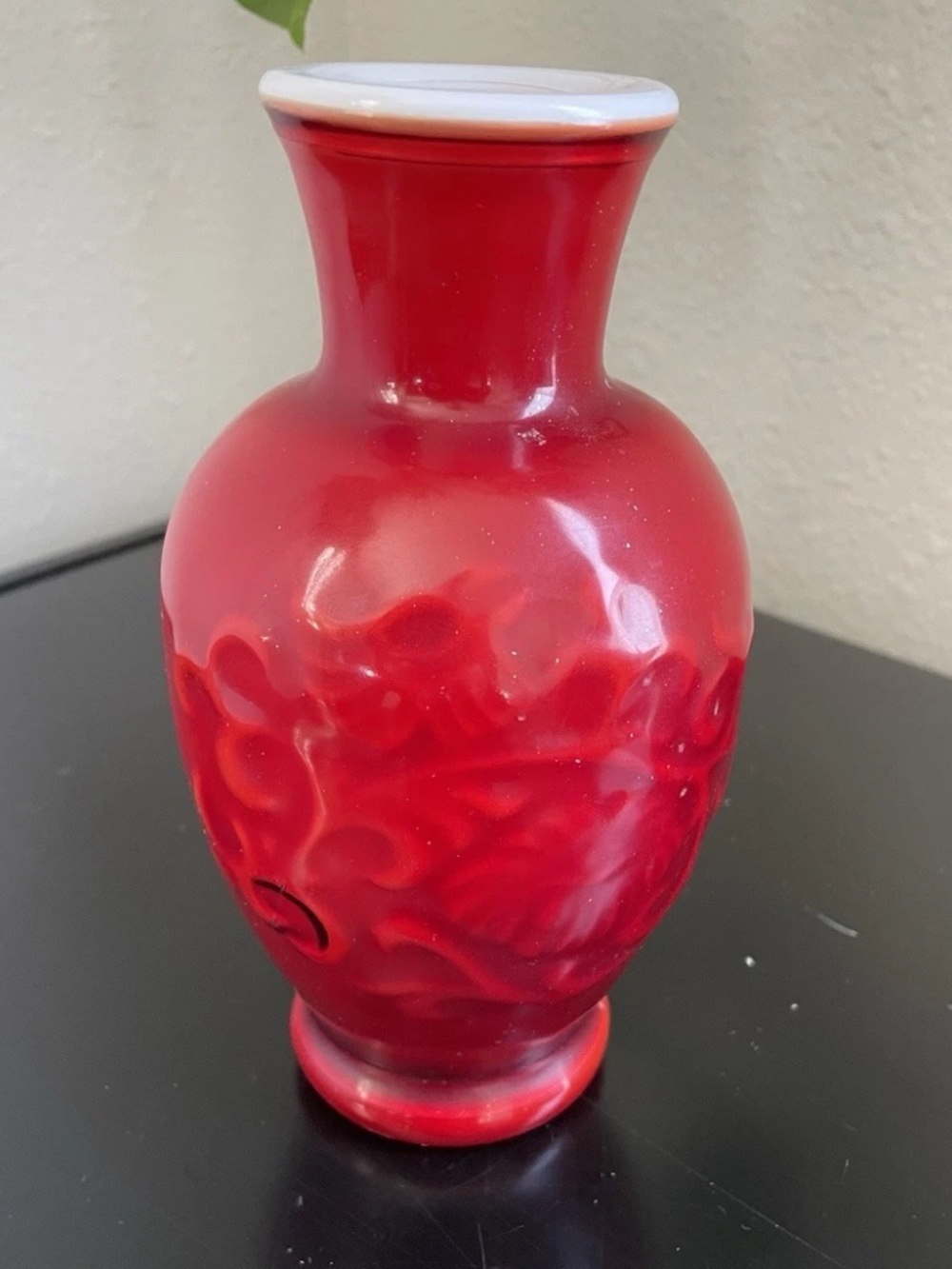 Vintage Avon 1981 Spring Bouquet Fragranced Cased Glass Vase Oriental Red 6.5"